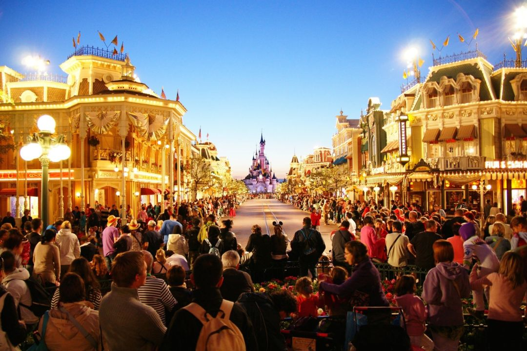 Families enjoying Main Street at Disneyland Paris