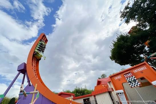 Slinky Dog Zigzag Spin in Toy Story Playland — Disneyland Park (Paris) in Chessy, Marne-la-Vallée