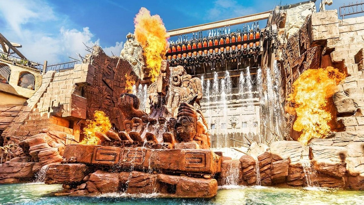 Talocan fire and water show in Mexico — Phantasialand in Brühl, North Rhine-Westphalia