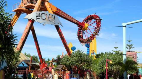 Riders Soaring High on The Claw — Dreamworld in Coomera, Queensland