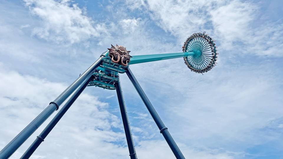Claw thrill ride at Dreamworld