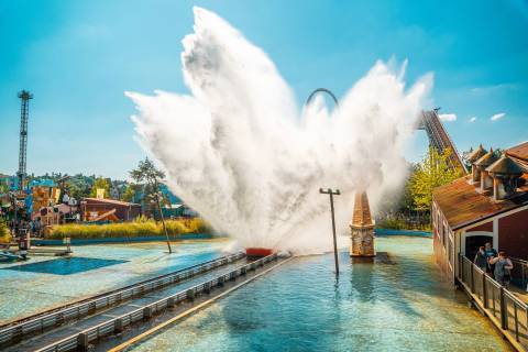 Massive Splashdown on Tidal Wave — Thorpe Park in Chertsey, Surrey