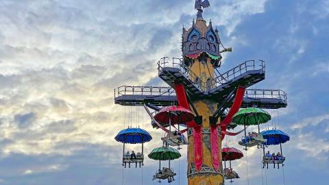 Dragonwatch Parachute Tower in Avalon — Toverland in Sevenum, Limburg