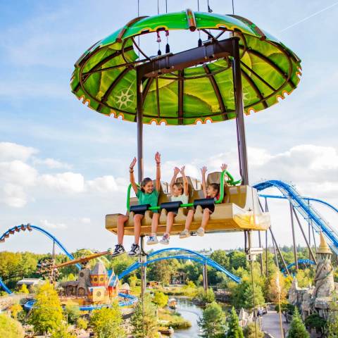 Riding the Dragonwatch Parachute Tower in Avalon — Toverland in Sevenum, Limburg