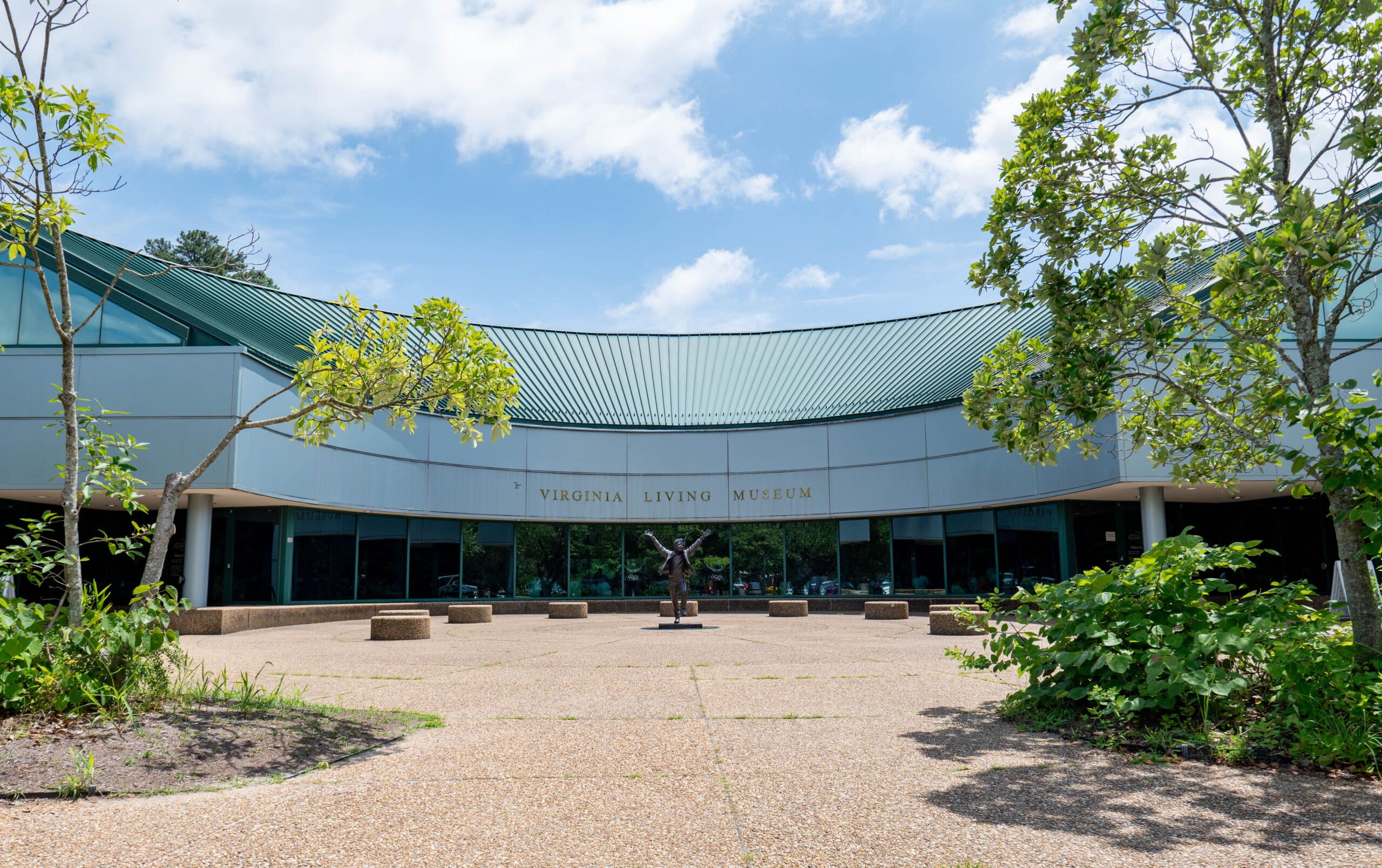 Virginia Living Museum, a zoo near the park