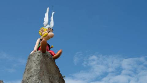 Astérix Statue Perched Atop the Landmark Rock — Parc Astérix in Plailly, Oise