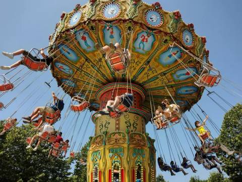 Samson & Marie Swing Carousel in Motion — Plopsaland De Panne in De Panne