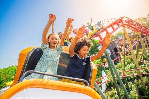 Excited Kids on the K3 Roller Skater — Plopsaland De Panne in De Panne