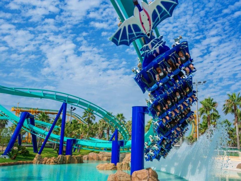Acrobat roller coaster at Nagashima Spa Land
