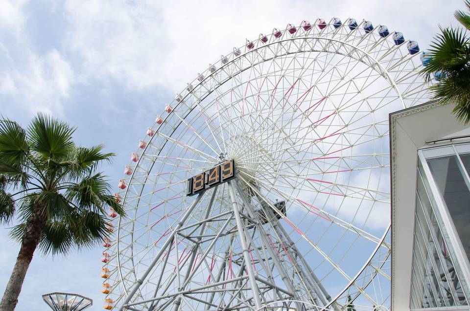 Giant Ferris Wheel Aurora at Nagashima Spa Land