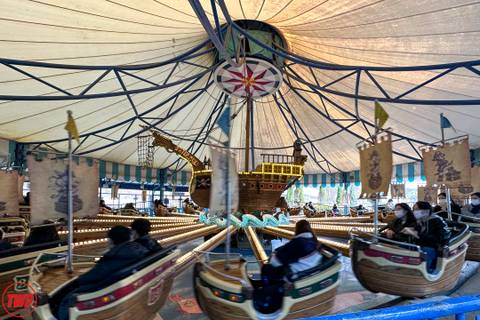 Riders Sailing on Peter Pan at Everland