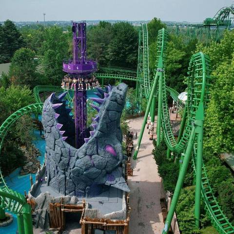 Wolf Legend Drop Tower and Shaman Coaster — Gardaland in Castelnuovo del Garda