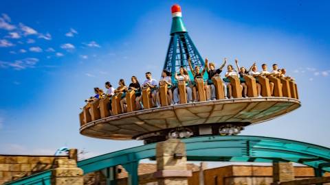Riders on Tidal Wave Twister in Aqualantis — Energylandia in Zator