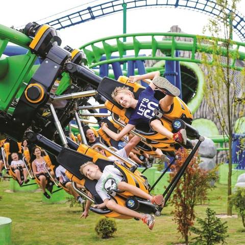 Young Guests on a Family Flying Ride — Energylandia in Zator