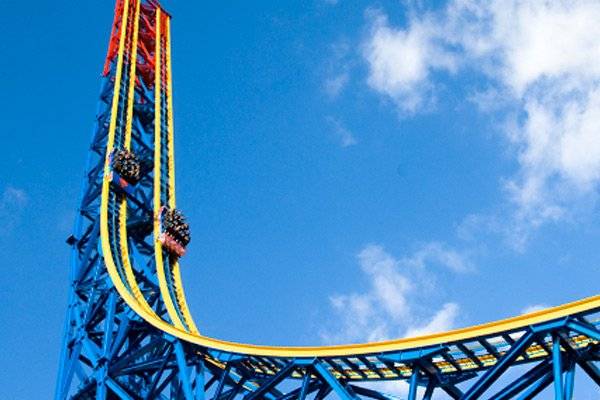 Superman: Escape from Krypton roller coaster at Six Flags Magic Mountain