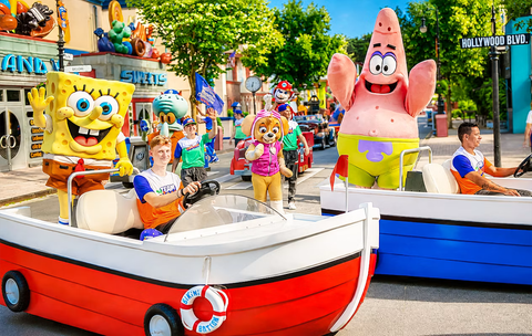 Nickelodeon Character Parade on Hollywood Boulevard — Movie Park Germany in Bottrop