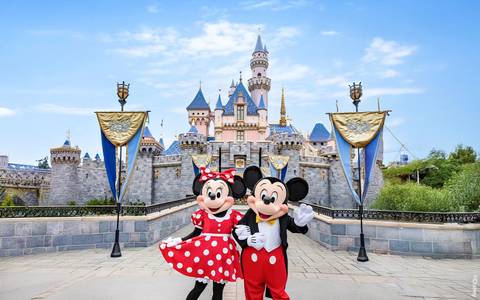 Mickey and Minnie in Front of Sleeping Beauty Castle — Disneyland Park in Anaheim, California