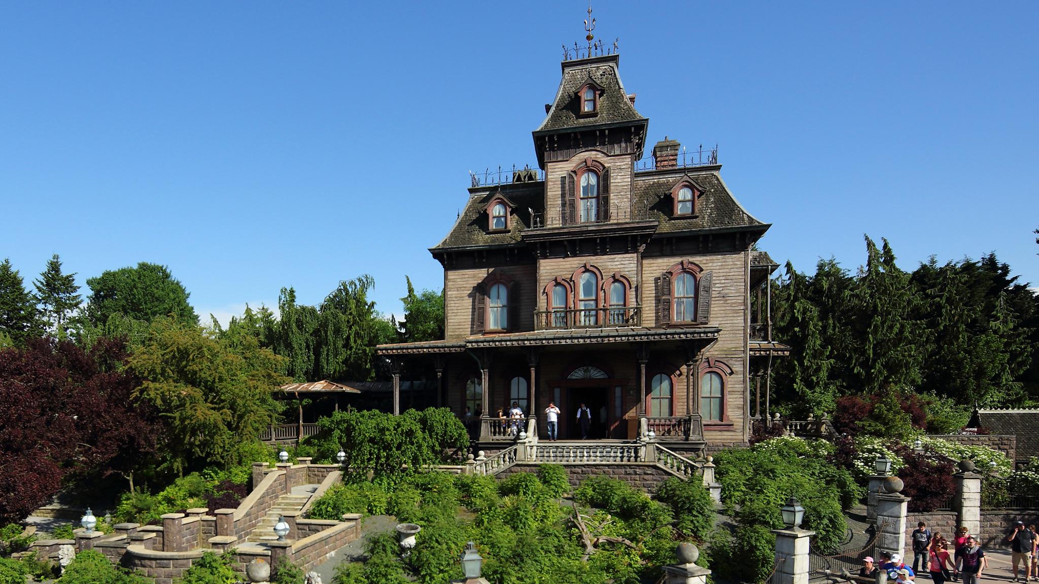 Haunted Mansion dark ride at Disneyland Park