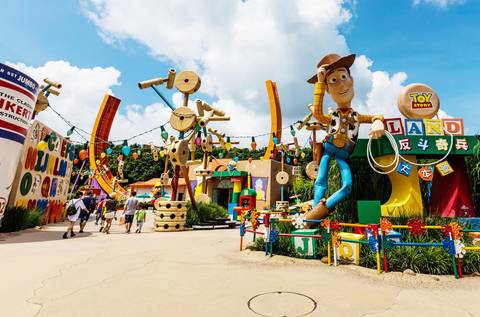 Toy Story Land Entrance with Giant Woody Figure — Hong Kong Disneyland in Lantau Island, Hong Kong