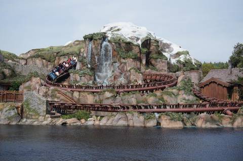 Wandering Oaken's Sliding Sleighs in World of Frozen — Hong Kong Disneyland in Lantau Island, Hong Kong