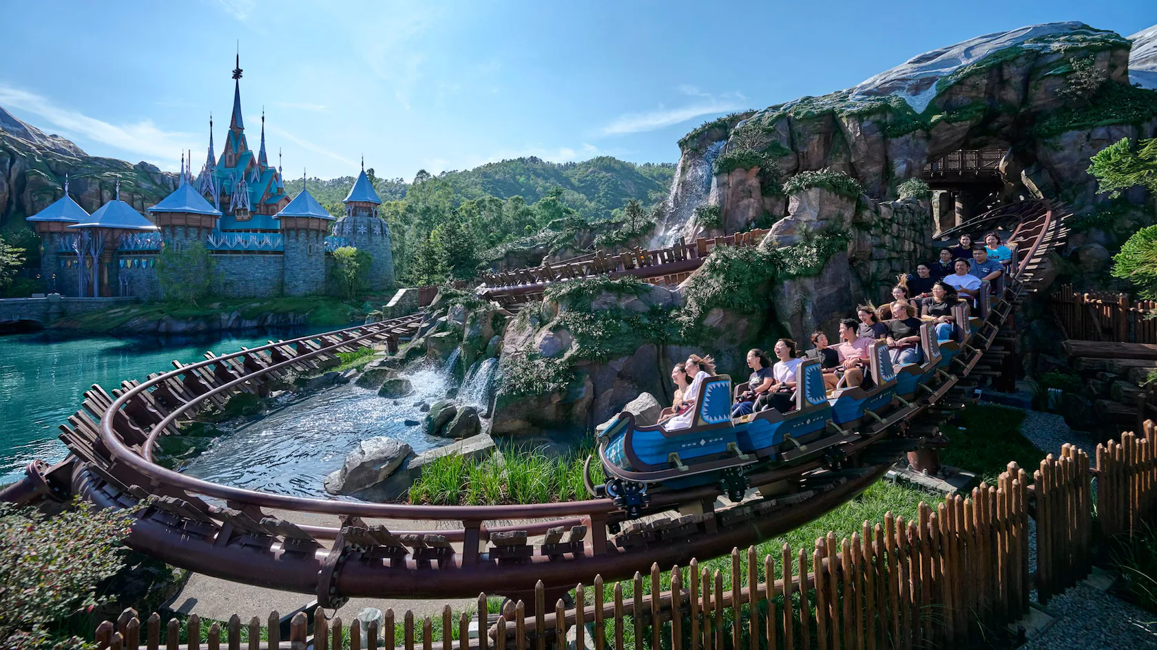 Wandering Oaken's Sliding Sleighs at Hong Kong Disneyland