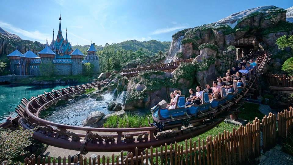 Wandering Oaken's Sliding Sleighs at Hong Kong Disneyland