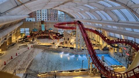 Indoor Pool and Slides at Oceana Waterworld — Liseberg in Gothenburg