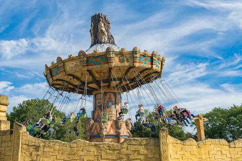 Riders Swirling on La Ola Wave Swinger — Heide Park Resort in Soltau, Lower Saxony