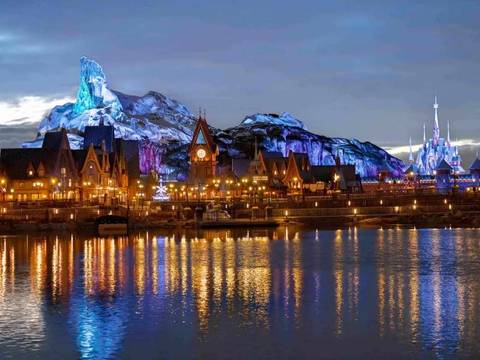World of Frozen Illuminated Across the Bay at Night — Disneyland Park (Paris) in Chessy, Marne-la-Vallée