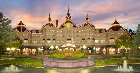 Disneyland Hotel and Floral Mickey at Dusk — Disneyland Park (Paris) in Chessy, Marne-la-Vallée