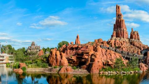 Big Thunder Mountain in Frontierland — Disneyland Park (Paris) in Chessy, Marne-la-Vallée