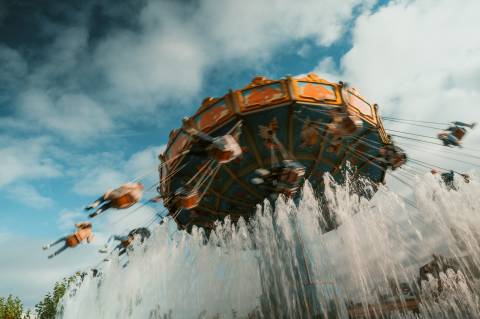 Wellenflug Chair Swing Ride Over Water Fountains — Phantasialand in Brühl, North Rhine-Westphalia