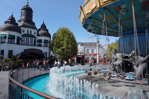 Wellenflug Wave Swinger at Kaiserplatz — Phantasialand in Brühl, North Rhine-Westphalia