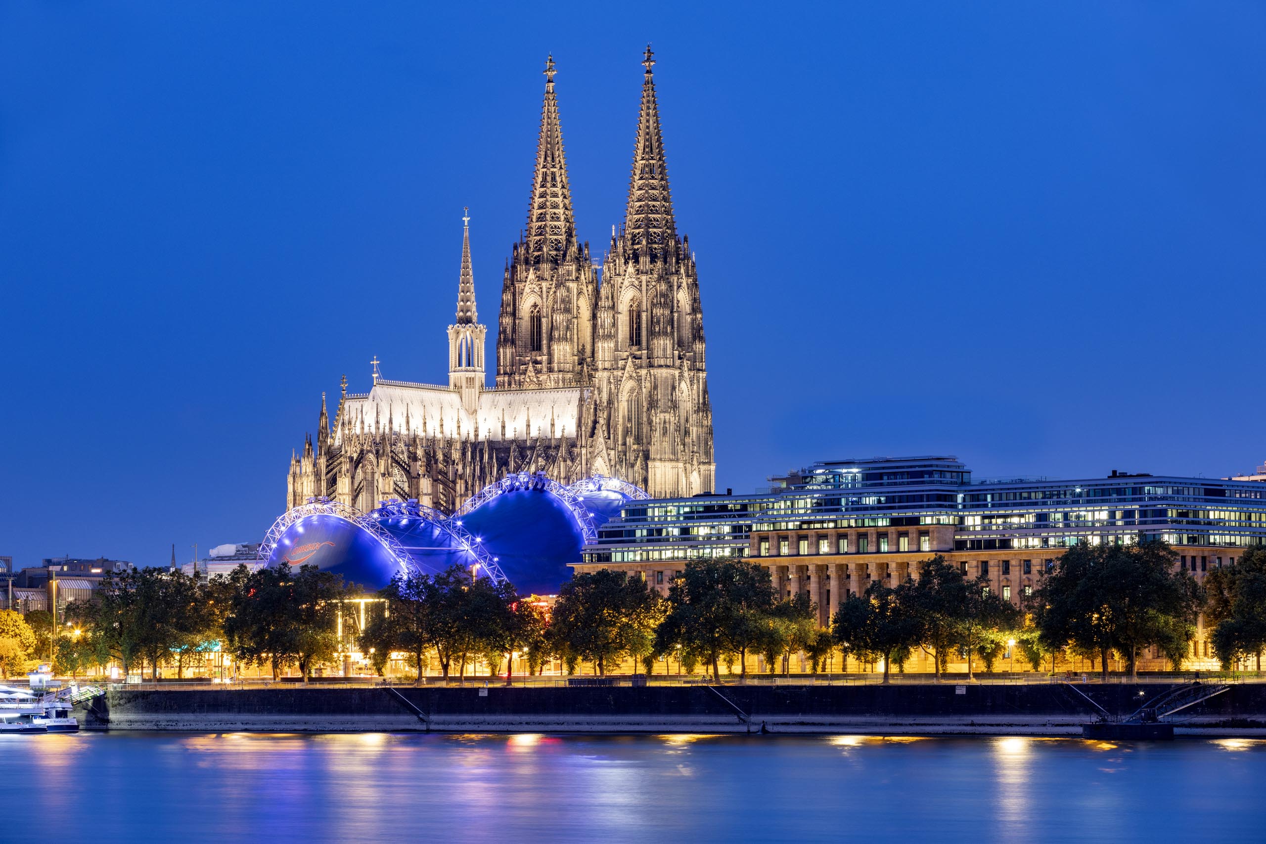 Cologne Cathedral, a landmark near the park