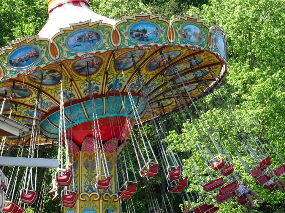 The Waltzing Swinger at Dollywood