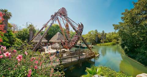 Kon-Tiki Wave Swinging in Polynesia — PortAventura Park in Salou, Catalonia