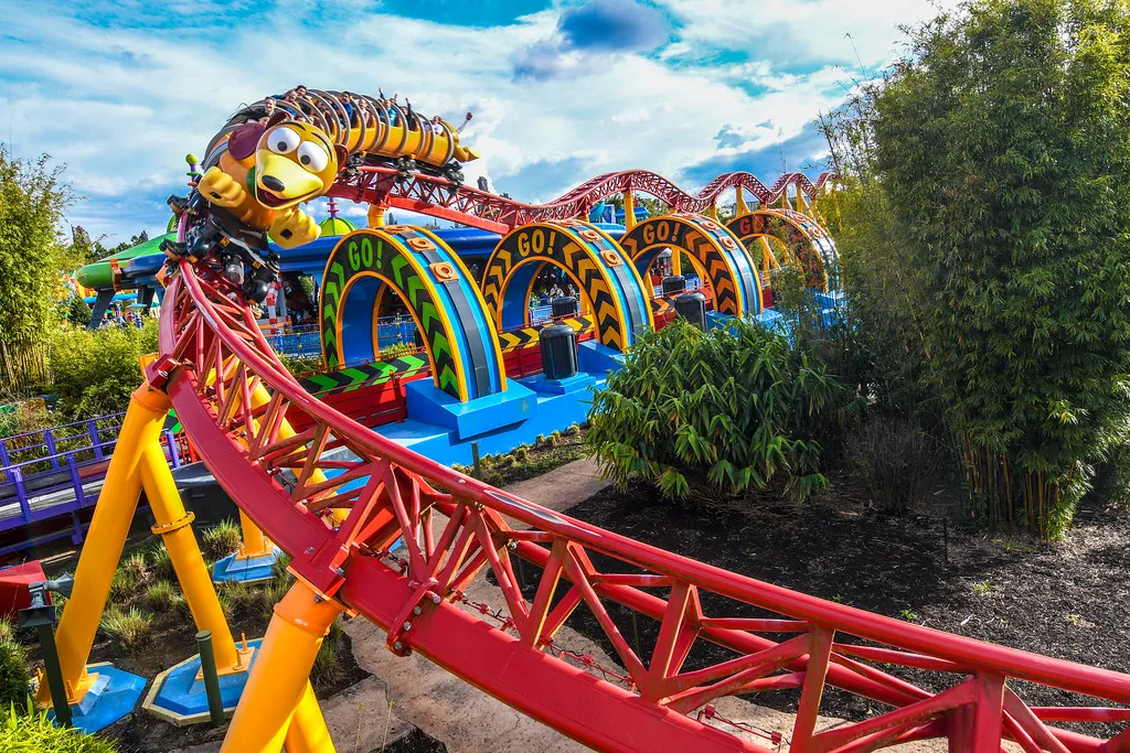 Beside the counting-method section — A sourced image of a racing or multi-track coaster used in the census, making the track-versus-ride counting issue visible