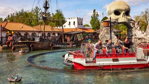 Pirate Splash Battle in Pirate Land — Legoland Billund Resort in Billund