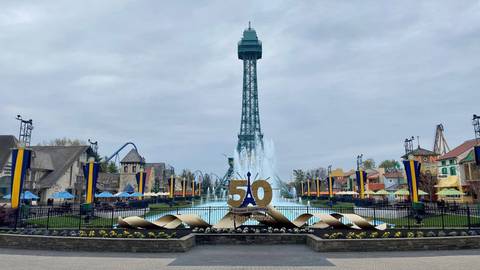 Eiffel Tower and Royal Fountain on International Street — Kings Island in Mason, Ohio