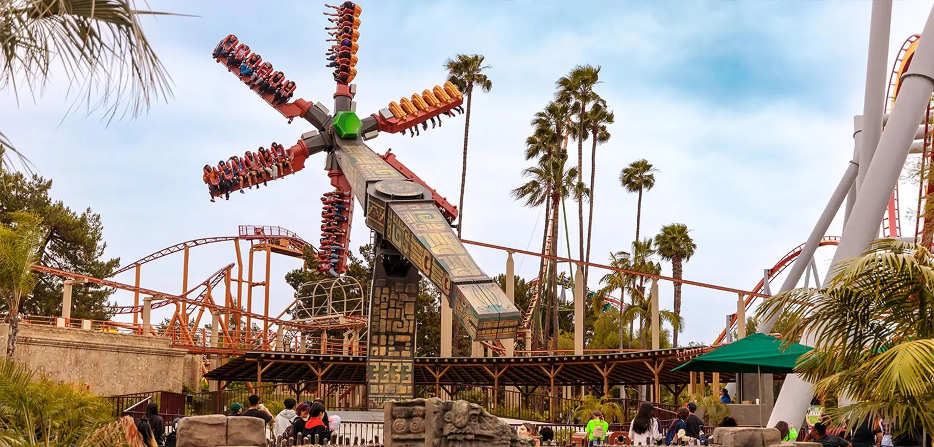Sol Spin thrill ride at Knott's Berry Farm