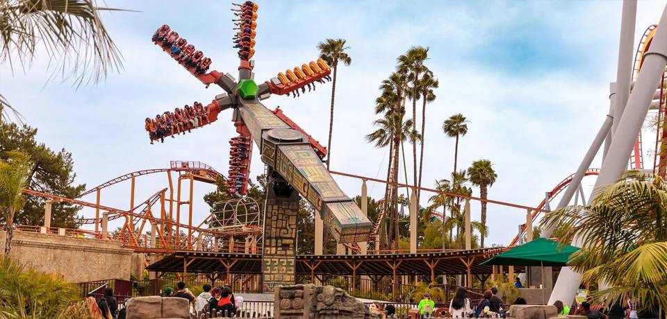 Sol Spin thrill ride at Knott's Berry Farm