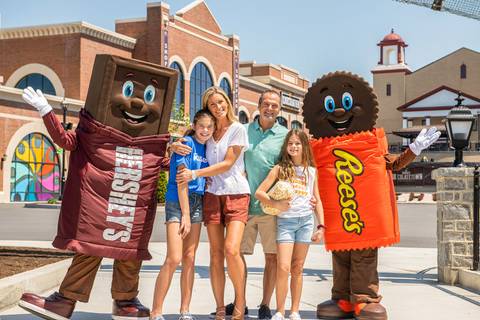 Hershey Characters Meet and Greet in Chocolatetown — Hersheypark in Hershey, Pennsylvania